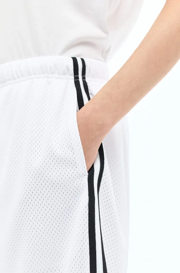 GALLERY DEPT. VENICE COURT SHORTS English mesh shorts Logo webbing wide-leg basketball shorts Black and white S-XL Original molding Loose wide-leg version American boys' first choice Breathable mesh fabric Superimposed soft material inside Comfortable and easy to match Custom-woven original consistent webbing/main mark/component wash mark Details are enlarged to follow